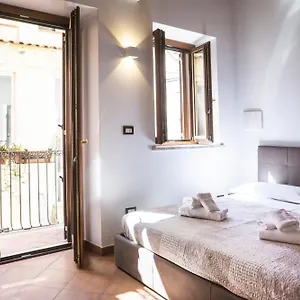 Tina House - Il Cortile Nel Centro Storico Di Apartment Taormina